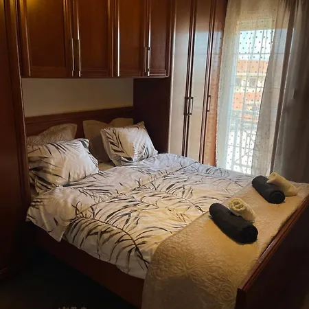 Pedestrian Street Center Appartement