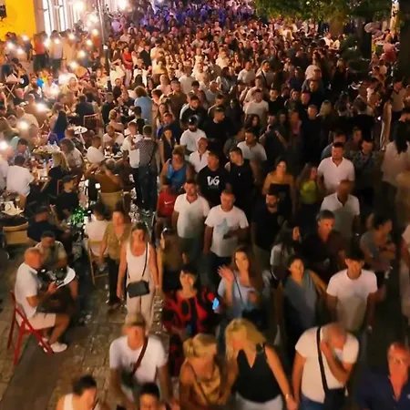 Pedestrian Street Center Appartement